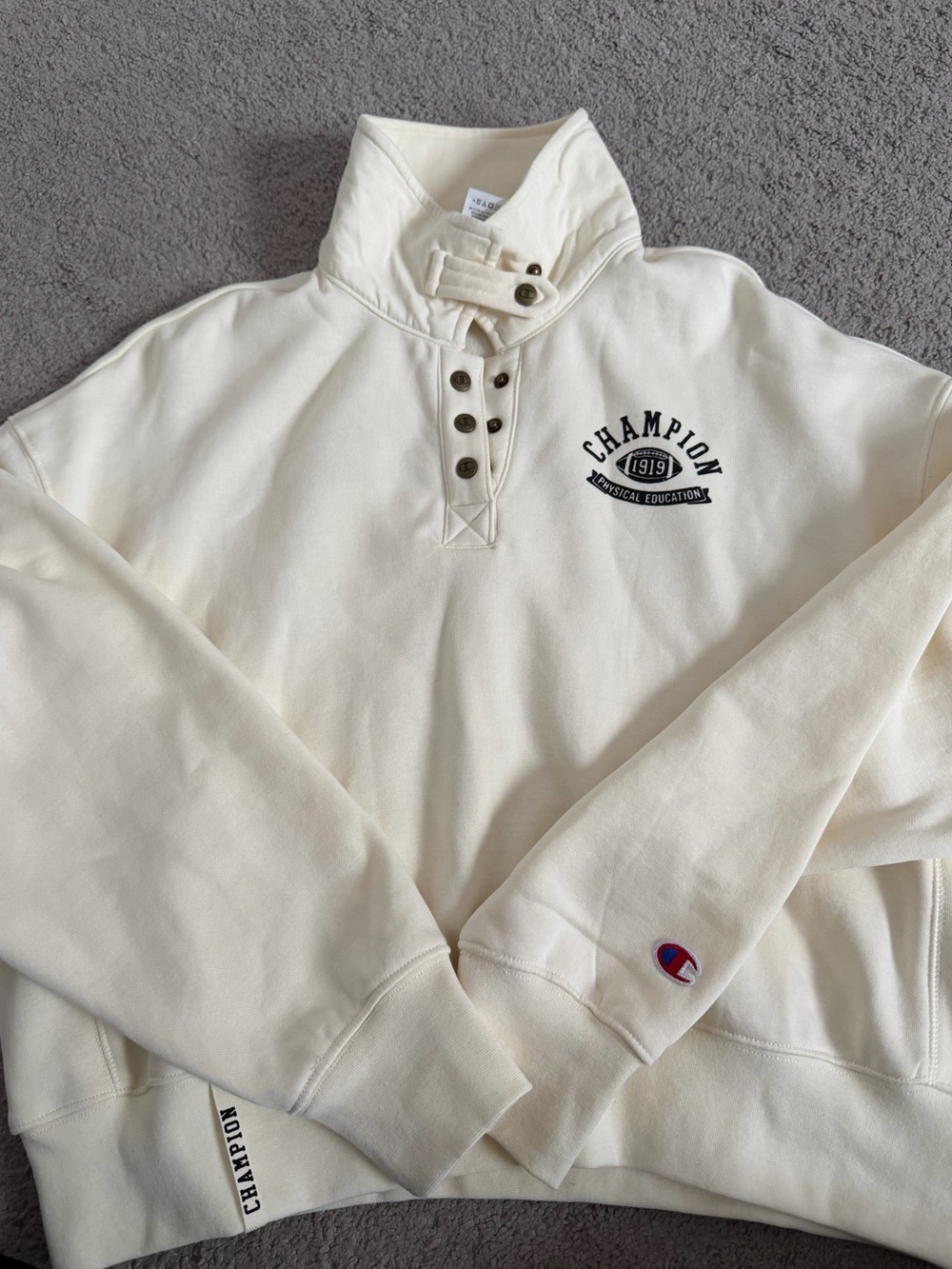 Champion Cream Crewneck Sweatshirt with Logo Tag